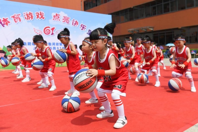 “跟着赛事去旅行”：冰壶运动员开启非遗探秘之旅 感受西宁千年文脉