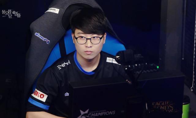 斯宾塞用他 斯宾塞用他